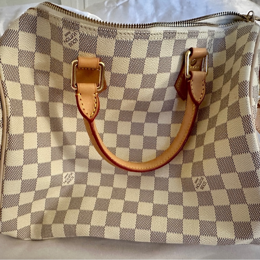 Beautiful LV bag  with strap (you can use like crossbody )🥰